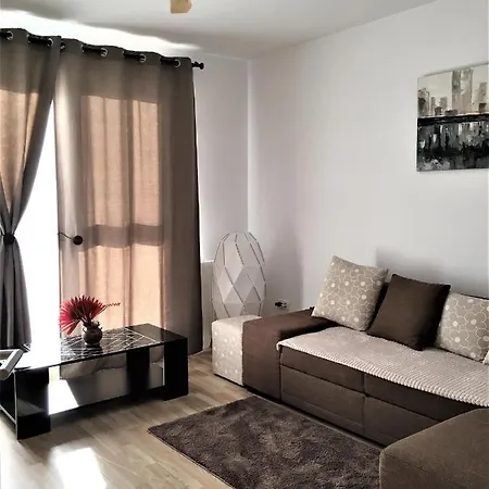 Luxury Mountain View Apartment *